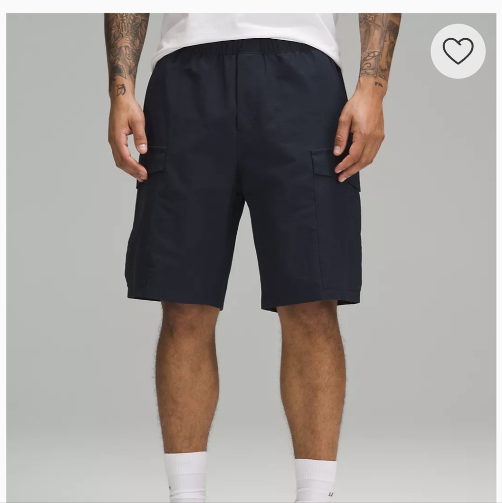 LULULEMON Men's Black Cargo Shorts Sz.L